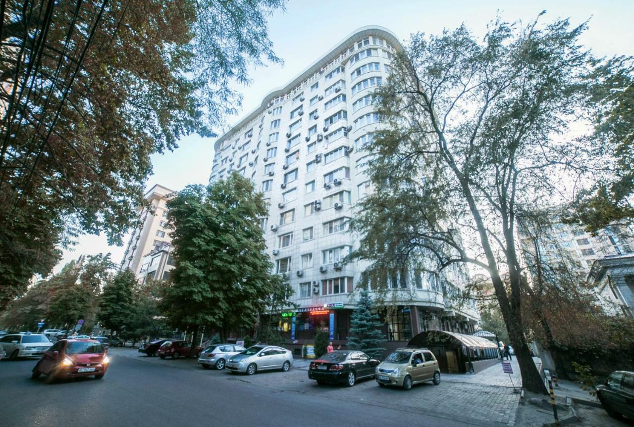 Spacious And Cozy Apartment In Bishkek Center Ngoại thất bức ảnh